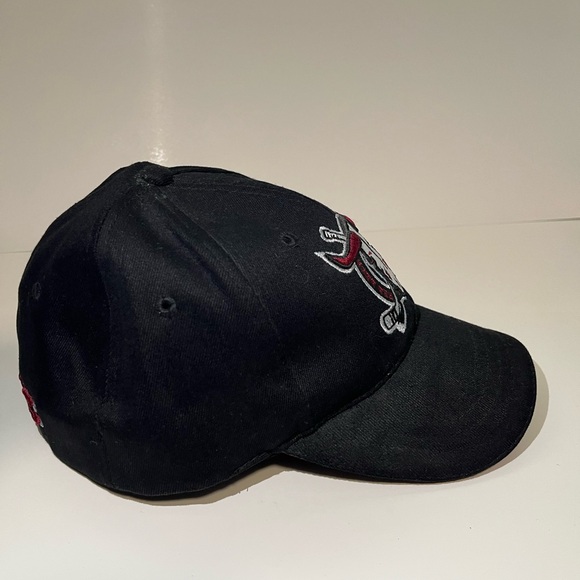 Red Deer Rebels Canadian Junior Ice Hockey Stretch Fit Hat Adult S/M - Picture 3 of 8